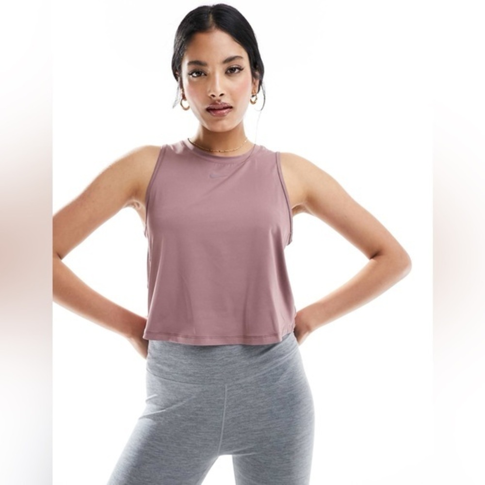 NWT Nike fitted dri -fit tank top in smoky mauve